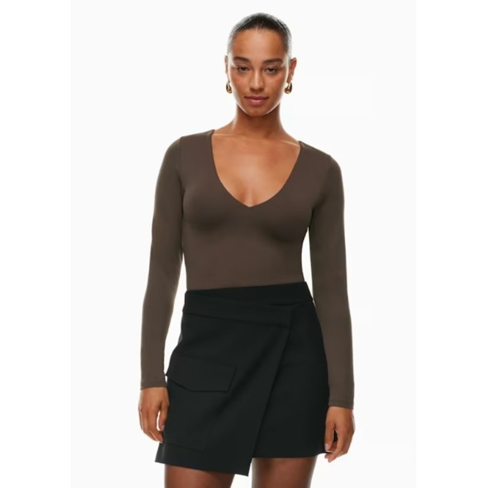 Babaton Contour V-Neck Long Sleeve Top Chocolate Brown Med‎ Slim Fit Minimalist